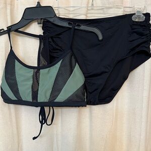 Mix n match bikini - Green top in size XL, black bottoms Sz L